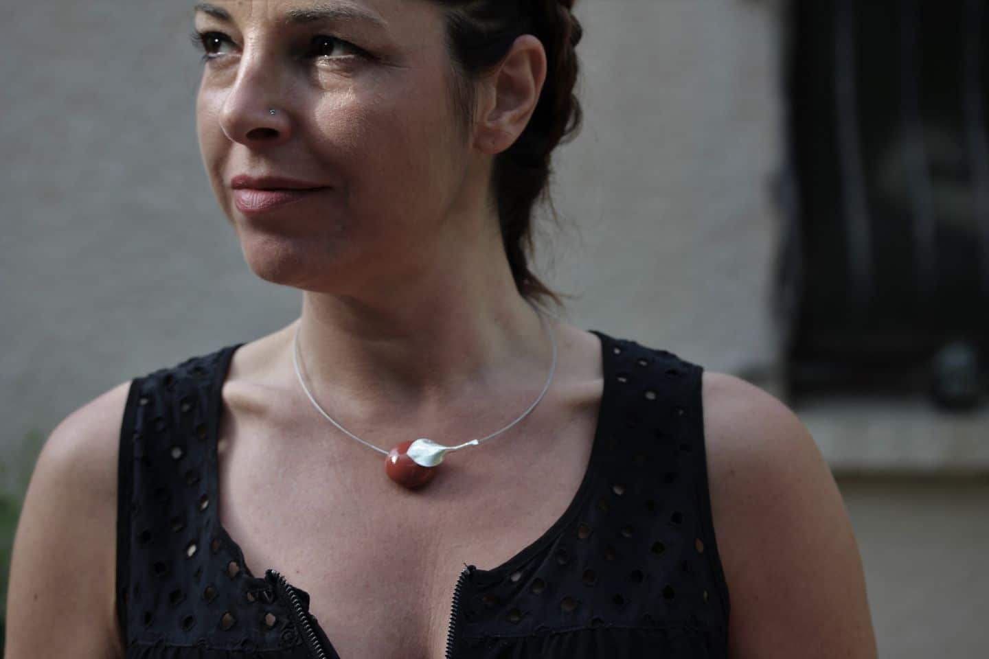 Collier fleur en céramique coloris brique