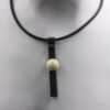 Collier cravate en céramique